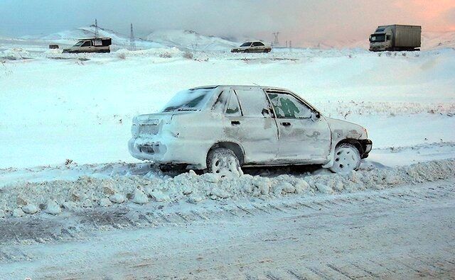 بارش برف و باران در جاده‌های ۵ استان کشور
