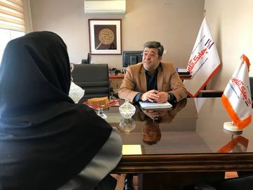 علیرضا مقرب