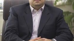 عدم عضویت در FATF کشور را منزوی می‌کند/ نمی توان خلاف جهت دنیا حرکت کرد/ با چمدان‌هایمان تحریم را دور می‌زنیم