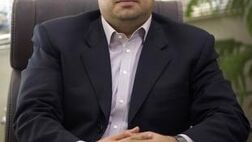 عدم عضویت در FATF کشور را منزوی می‌کند/ نمی توان خلاف جهت دنیا حرکت کرد/ با چمدان‌هایمان تحریم را دور می‌زنیم