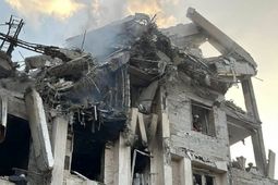 
چگونگی بازسازی تهران با محوریت بنیاد مسکن بررسی شد