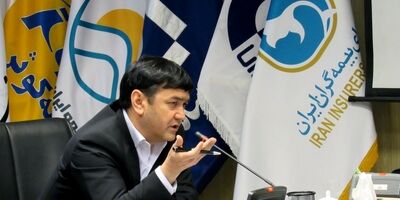 فروش صنعت بیمه دریکسال گذشته تغییر محسوسی داشته/ بیمه از سایر صنایع عقب نیفتاده است