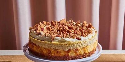 کیک یخچال کاراملی؛ دسر بسیار خوشمزه و جذاب بدون نیاز به فر