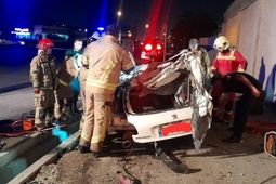 برخورد مرگبار پژو ۲۰۷ با پایه پل عابر پیاده دو قربانی گرفت
