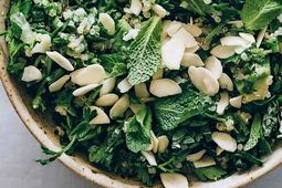 سالاد نعناع و گردو؛ سالاد ساده اما اصیل و پرخاصیت ایرانی

