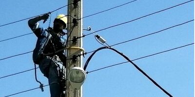 مصدومیت یک سیمبان بر اثر سقوط از ارتفاع 