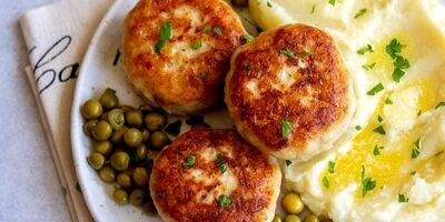 طرز تهیه کتلت روسی با مرغ ؛ ساده و خوشمزه بدون جذب روغن
