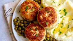 طرز تهیه کتلت روسی با مرغ ؛ ساده و خوشمزه بدون جذب روغن
