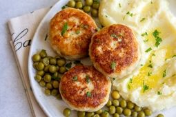 طرز تهیه کتلت روسی با مرغ ؛ ساده و خوشمزه بدون جذب روغن
