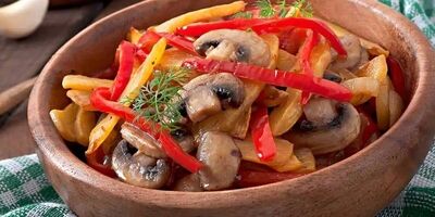 طرز تهیه خوراک مرغ و قارچ رژیمی
