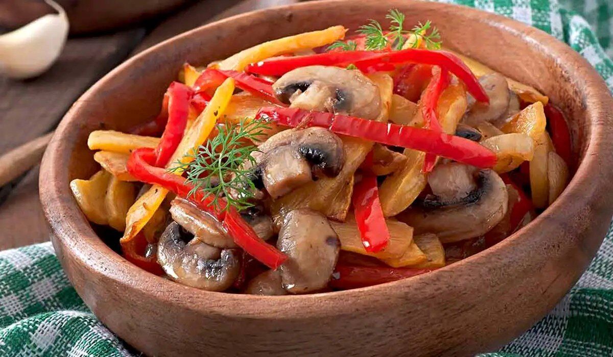 طرز تهیه خوراک مرغ و قارچ رژیمی
