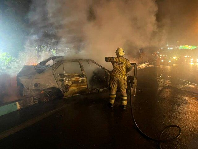 حریق خودروی سمند در بزرگراه شهید همت