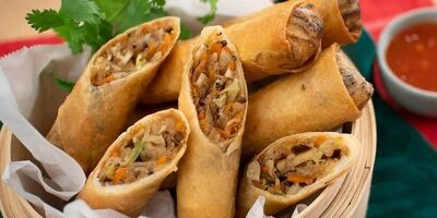 اسپرینگ رول با سس اسفناج