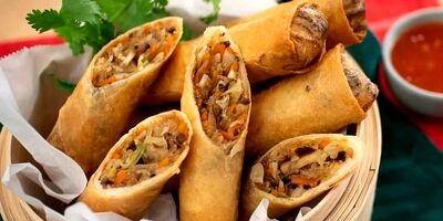 اسپرینگ رول با سس اسفناج