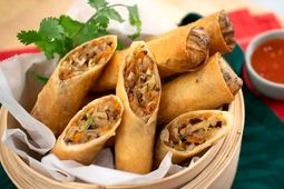 اسپرینگ رول با سس اسفناج