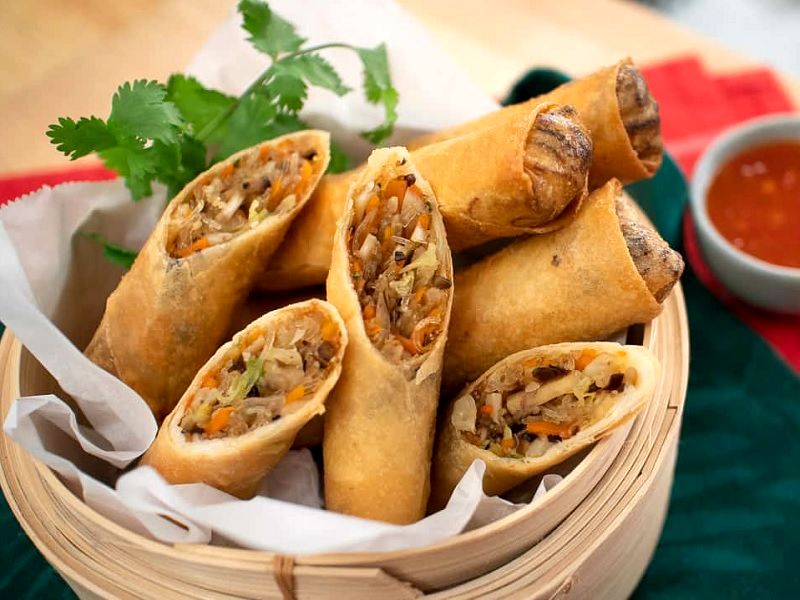 اسپرینگ رول با سس اسفناج