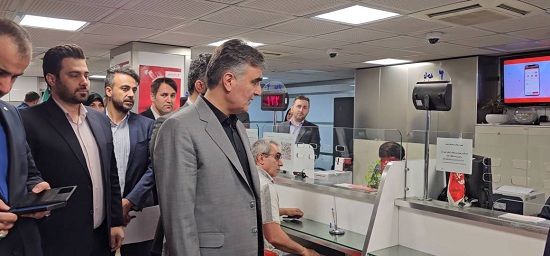 بازدید سرزده رئیسکل بانک مرکزی از برخی شعب بانکی