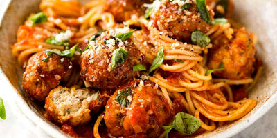 طرز تهیه اسپاگتی میت بال با سس مخصوص
