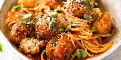 طرز تهیه اسپاگتی میت بال با سس مخصوص
