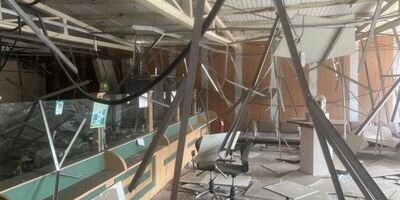 پیگیری وضعیت کارمندان شعبه اسکله شهید رجایی از سوی مدیرعامل بانک کشاورزی

