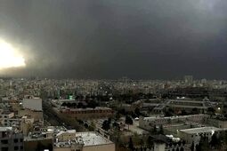 
تاریکی تهران ناشی از ترکیب دود و ابرناکی است