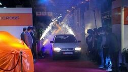 یادگاری رئیس دفتر رئیس جمهوری روی آخرین پراید +عکس