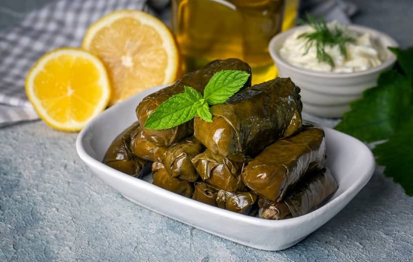 طرز تهیه دلمه برگ مو با سه مزه؛ ترش، شیرین و ملس