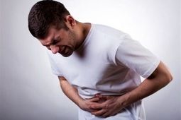مسمومیت غذایی در سفر و تعطیلات؛ چه زمانی باید به پزشک مراجعه کرد؟