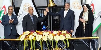 نواختن زنگ آغاز معاملات بورس در سال جدید
