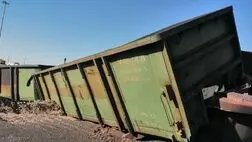 ۴ واگن باری حامل سنگ‌آهن صبح امروز از خط خارج شد