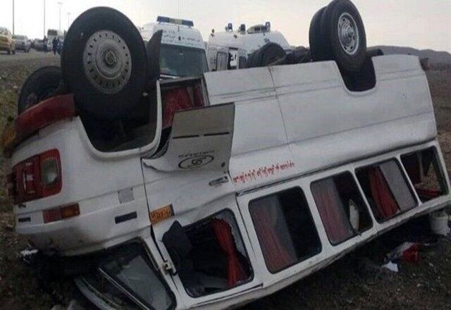 واژگونی مینیبوس در گردنه صلواتآباد ۱۴ نفر مصدوم در پی داشت