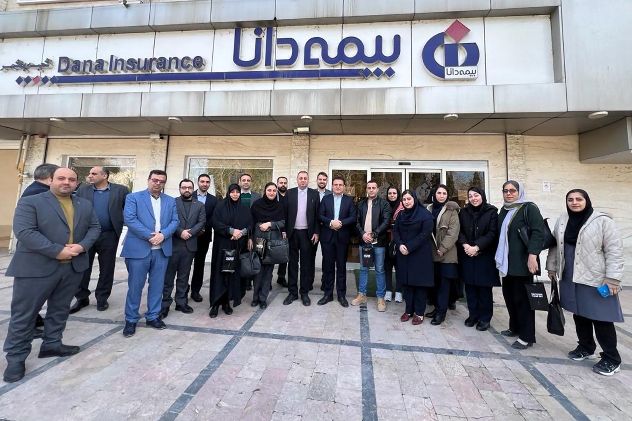 بازدید مدیرعامل بیمه دانا از شعبه بهشهر
