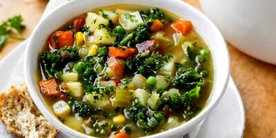طرز تهیه سوپ سبزیجات رژیمی خوشمزه برای لاغری
