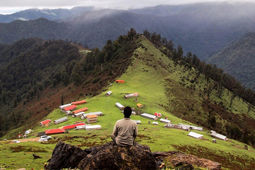 گردنه حیران؛ گذرگاه استراتژیک با چشم‌اندازی از ابر و مرز
