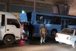 تصادف زنجیره‌ای چهار سرویس پرسنلی در بزرگراه همدانی
