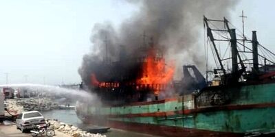 هیچیک از ۱۱ شناور آتش گرفته در بندر لنگه بیمه نامه نداشتند