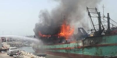 هیچیک از ۱۱ شناور آتش گرفته در بندر لنگه بیمه نامه نداشتند