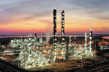 قیمت نفت با افزایش ذخایر آمریکا کاهش یافت
