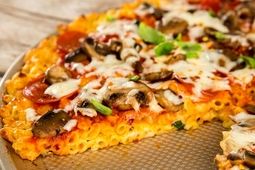 طرز تهیه «پیتزای ماکارونی با سبزیجات» 
