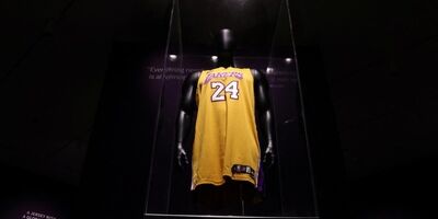 دومین پیراهن گرانقیمت تاریخ (NBA) 5.8 میلیون دلار چکش خورد