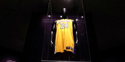 دومین پیراهن گرانقیمت تاریخ (NBA) 5.8 میلیون دلار چکش خورد
