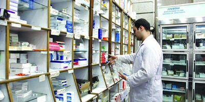 نماینده بیمه‌های تامین اجتماعی و سلامت در تعطیلات در داروخانه حاضر نیستند
