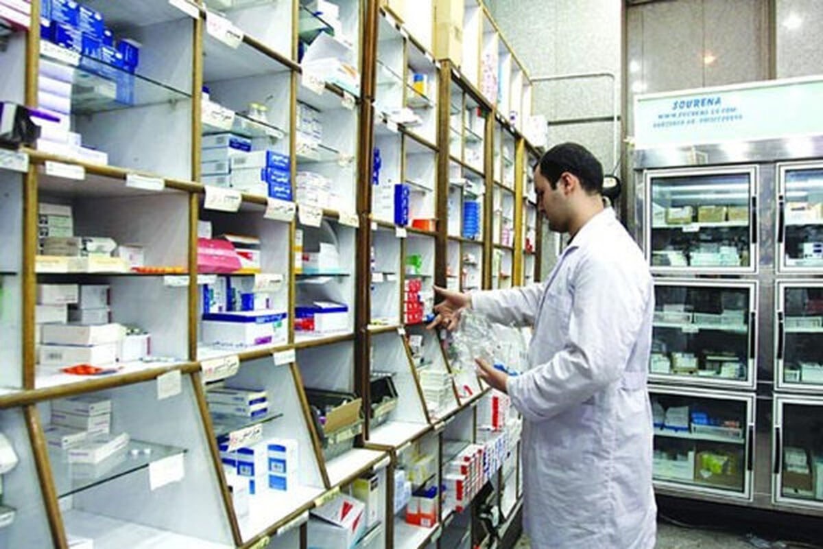 نماینده بیمه‌های تامین اجتماعی و سلامت در تعطیلات در داروخانه حاضر نیستند