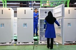 اشتغال کارگران صنعت لوازم خانگی در خطر/ افت ۶۰ درصدی تخصیص ارز!