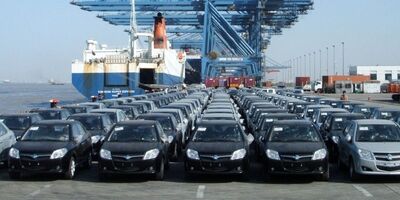 دولت راهی جز ممنوعیت واردات خودرو نداشت
