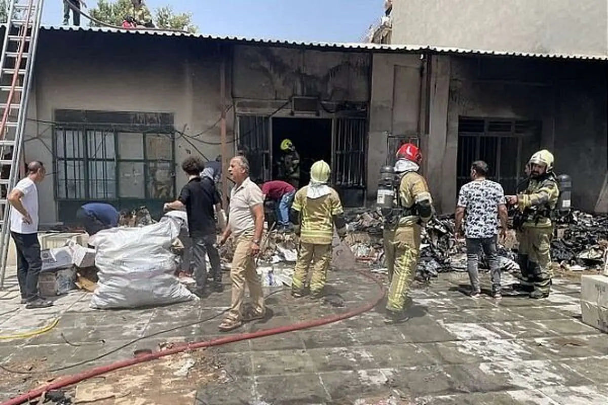 حریق انبار کفش در محدوده پل روشندلان تهران