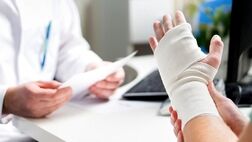 علت درد مچ دست چیست و چگونه درمان می‌شود؟
