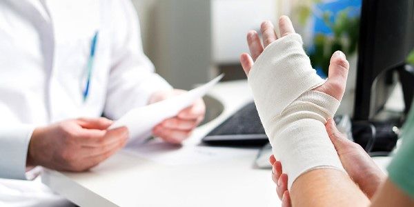 علت درد مچ دست چیست و چگونه درمان میشود؟