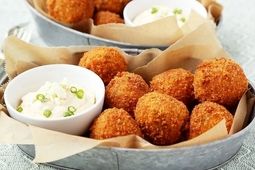 طرز تهیه توپک مرغ پنیری سوخاری و برشته
