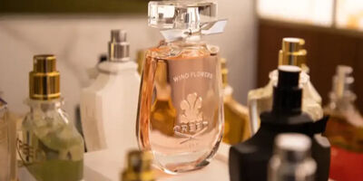 فرانسوی ها عطرهای معروف خود را با گل های کدام کشورمی سازند؟